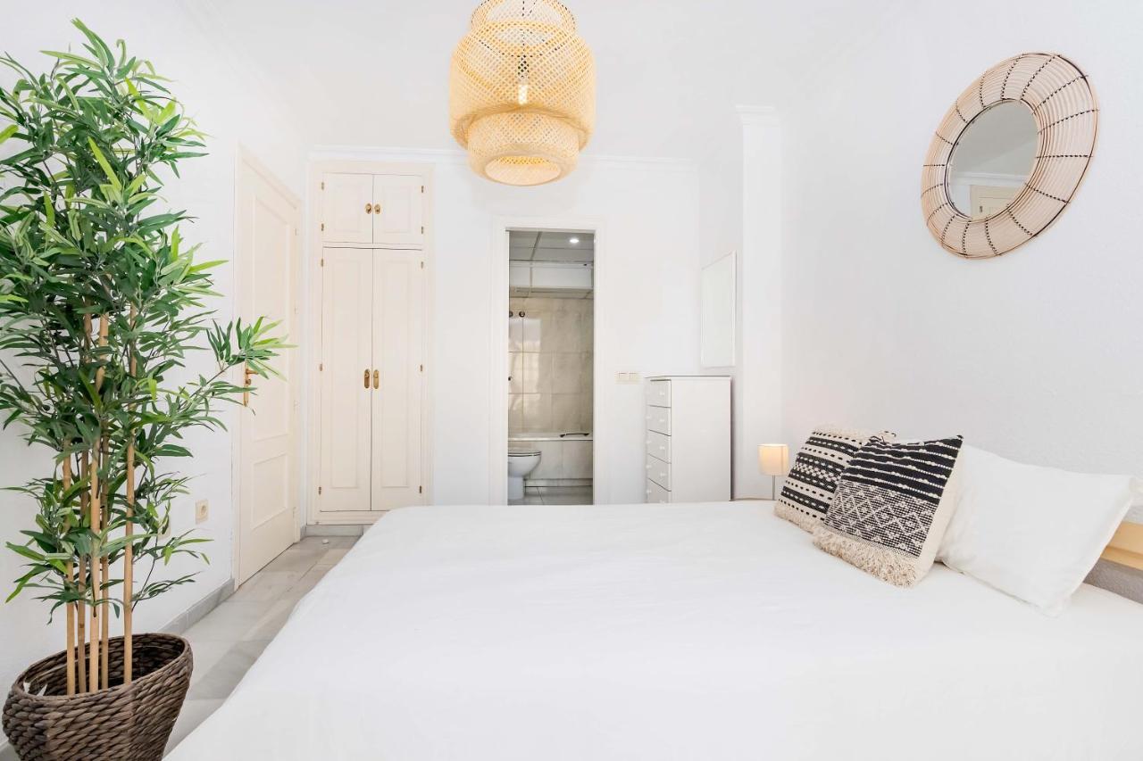 Bhost - La Maestranza Apartment Malaga Luaran gambar
